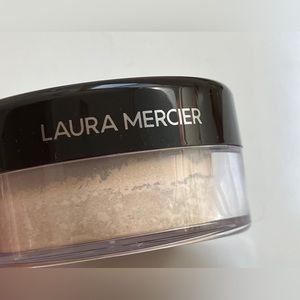LAURA MERCIER 🖤 loose powder